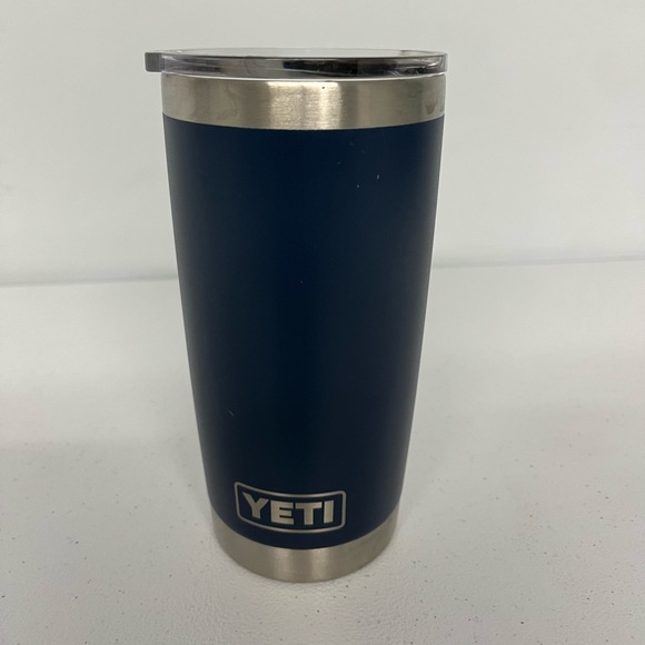 Yeti 20 oz. Rambler tumbler. Coffee cup. Dark blue. - Picture 1 of 3